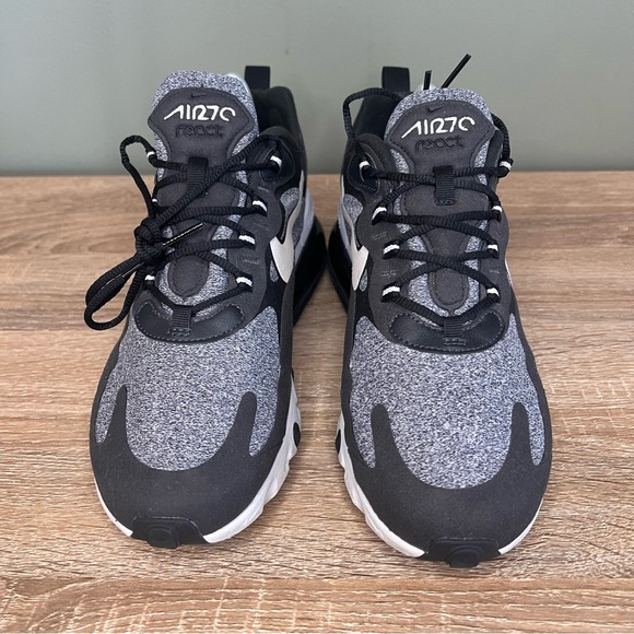 Nike Air Max 270 React Black White Running Shoes Women’s Size 9 - Picture 2 of 7